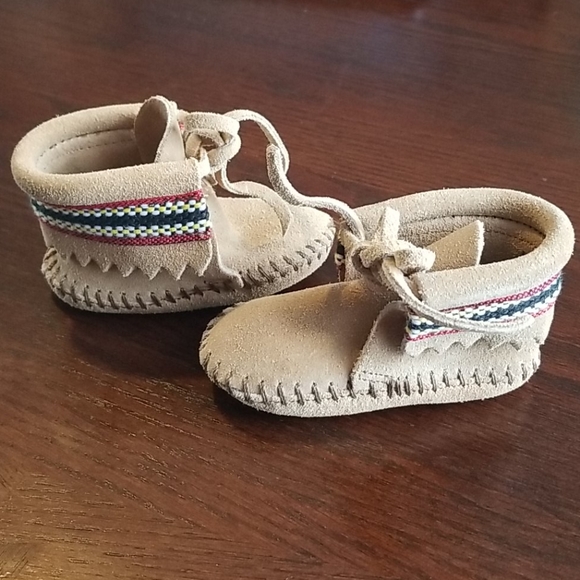Minnetonka Other - Minnetonka infant Braid Bootie moccasins size 1